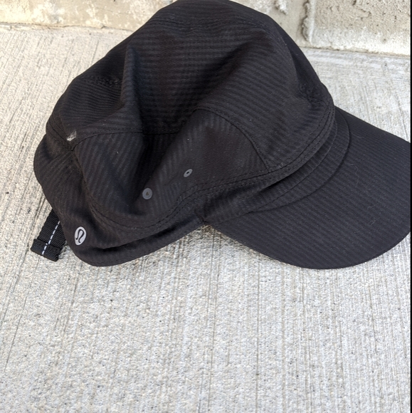 LULULEMON RUNNING HAT - Picture 1 of 3